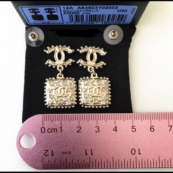 Authentic CHANEL Gold Vintage Style - Picture 2 of 8